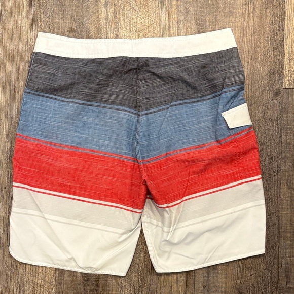 Rip Curl Men's Striped Red, Blue, and White Board Shorts Size 31 - Picture 2 of 2